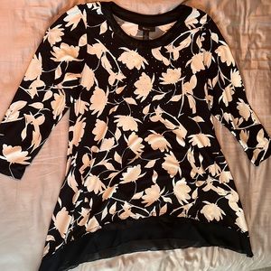 Black and white size Large blouse
